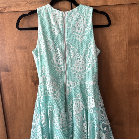 Dannyand Nicole teal blue dress with lace. Size 2P - Picture 5 of 10